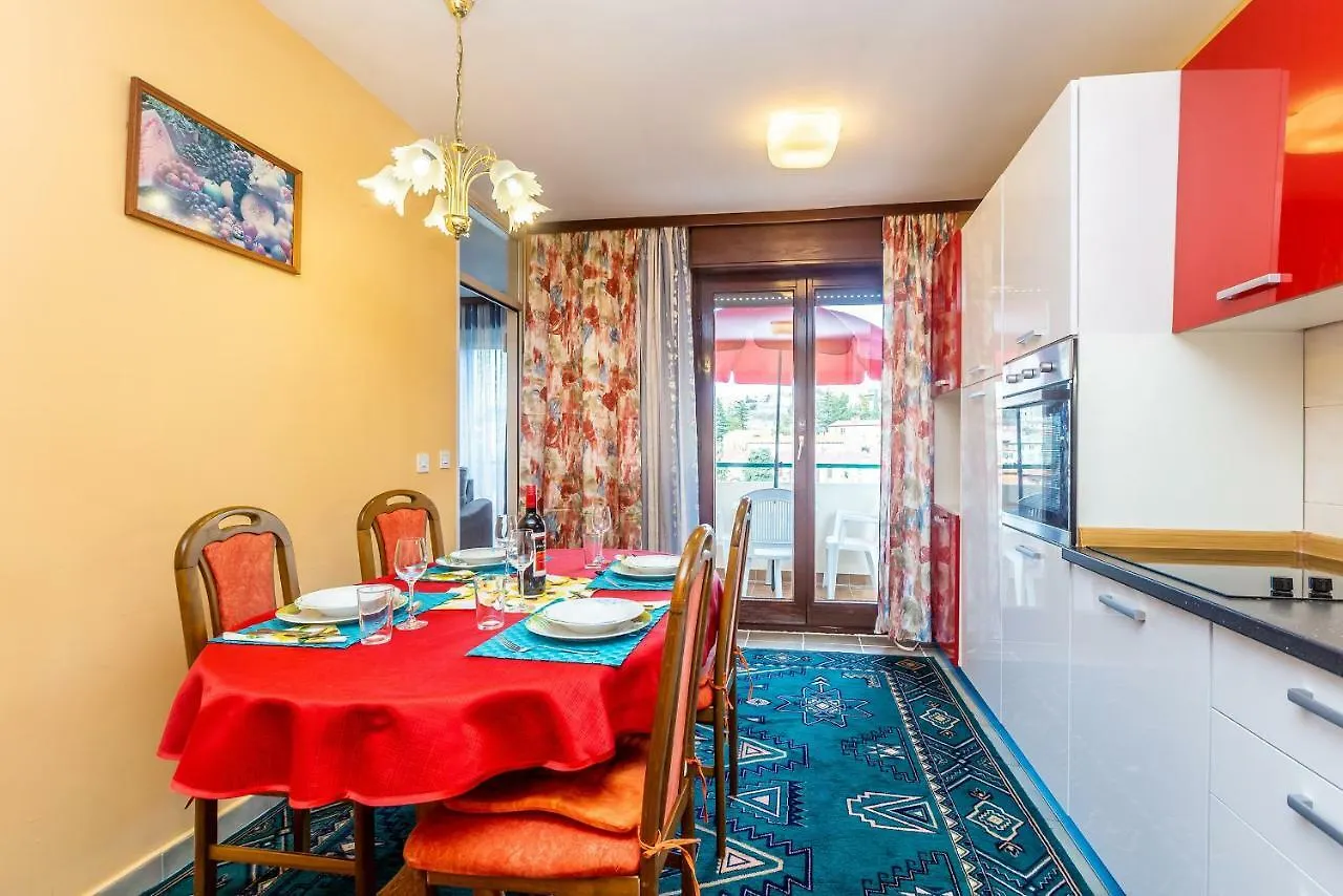 Apartment Infinity Fiume 0*,